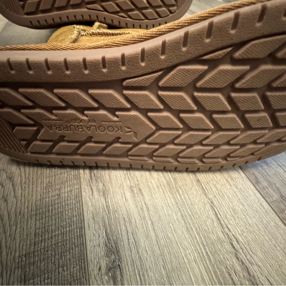 Koolaburra by UGG - Girls Size 2 - Picture 7 of 7